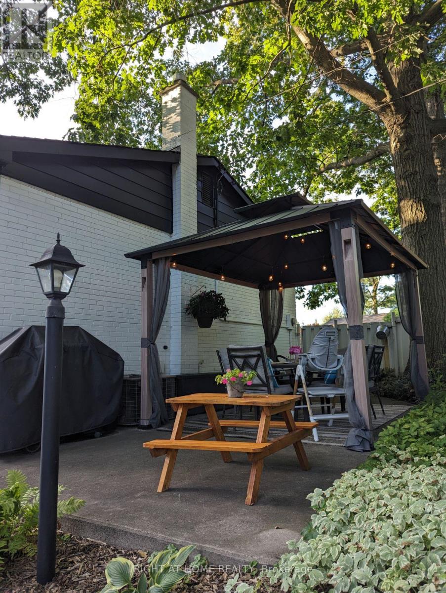 1300 Princeton Crescent, Burlington, Ontario  L7P 2K5 - Photo 35 - W12878690