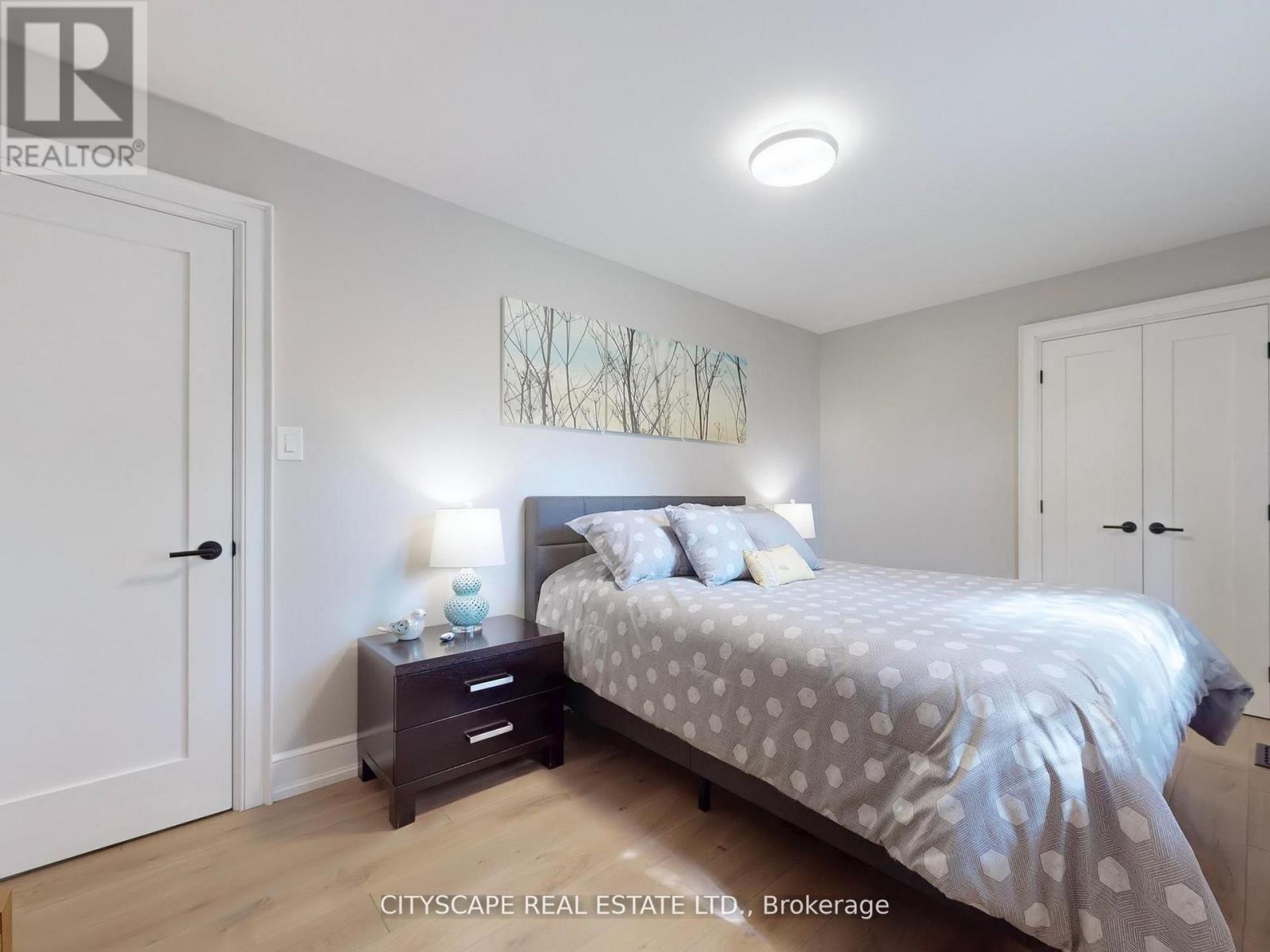 2585 Kenna Court, Mississauga, Ontario  L5K 2K4 - Photo 23 - W12878702