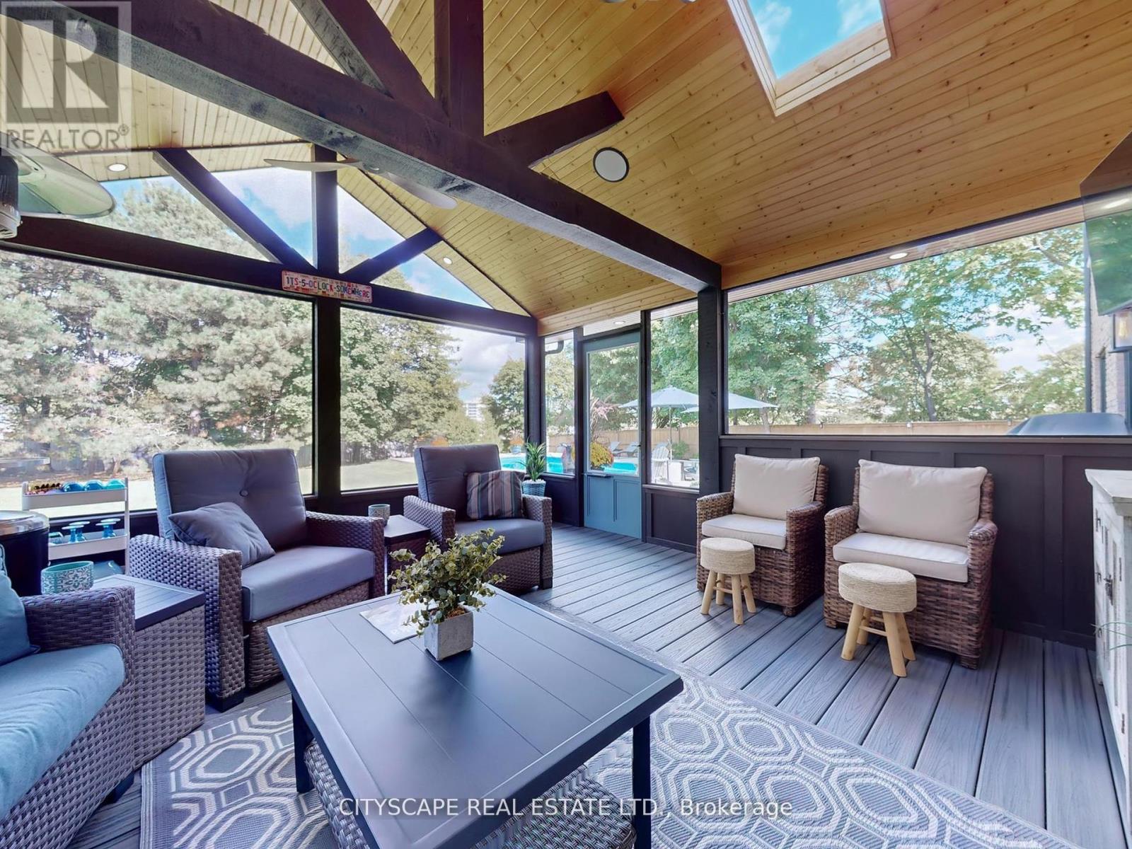 2585 Kenna Court, Mississauga, Ontario  L5K 2K4 - Photo 3 - W12878702