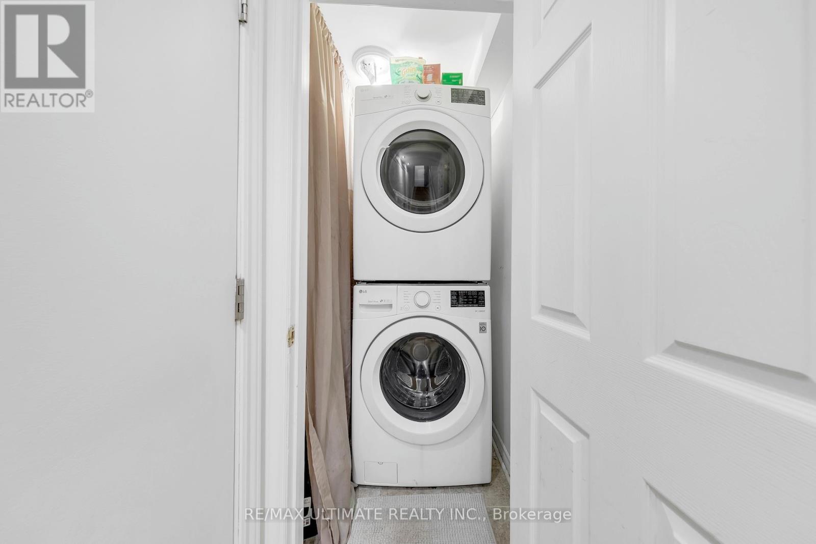 8 Kinney Gate, Vaughan (Maple), Ontario  L6A 2S3 - Photo 41 - N12869292