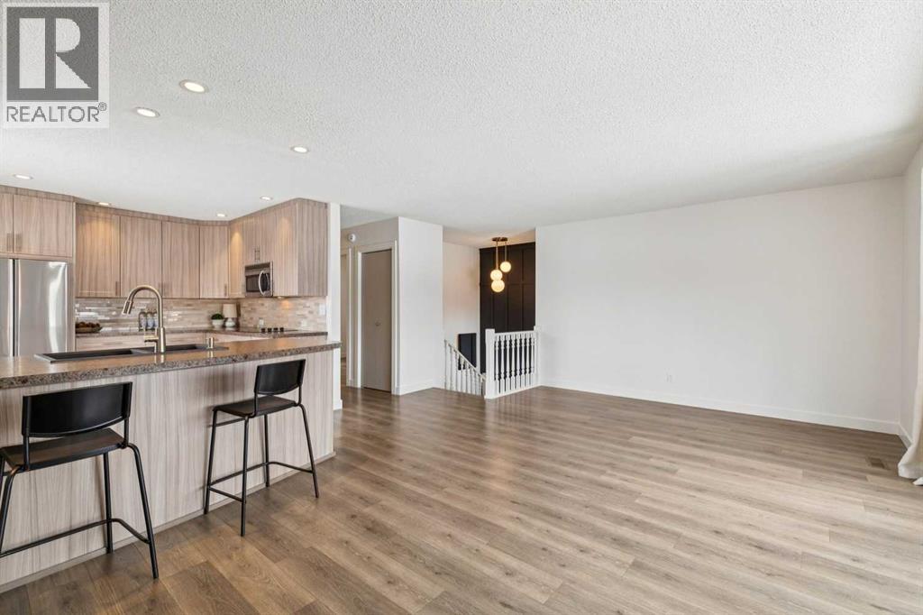 11016 Braton Place Sw, Calgary, Alberta  T2W 1B3 - Photo 5 - A2292154