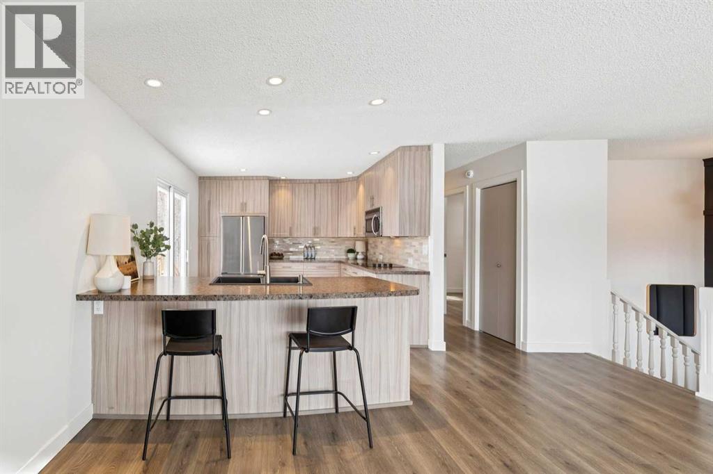 11016 Braton Place Sw, Calgary, Alberta  T2W 1B3 - Photo 4 - A2292154