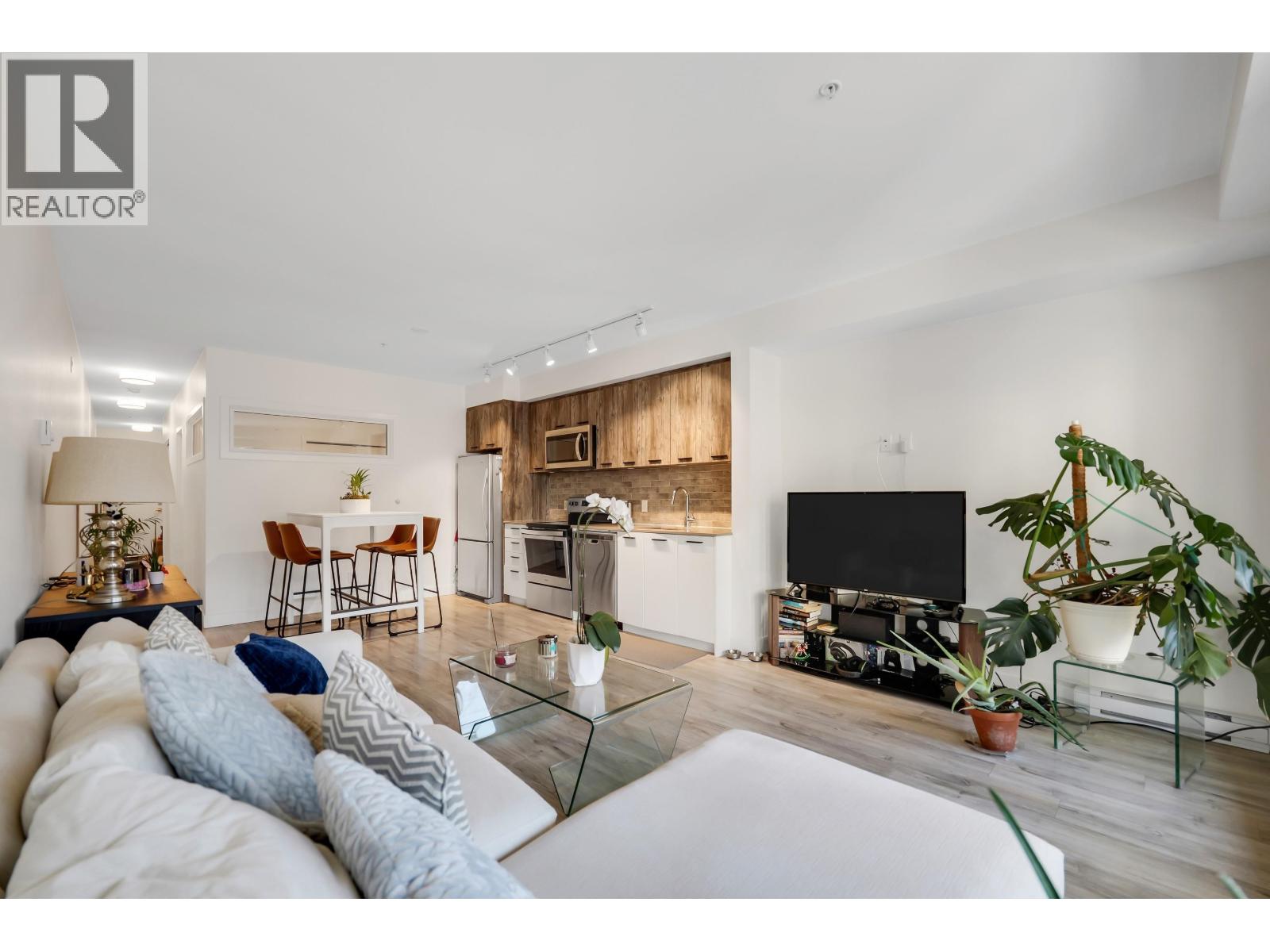 305 38013 Third Avenue, Squamish, British Columbia  V8B 0Z8 - Photo 2 - R3099461