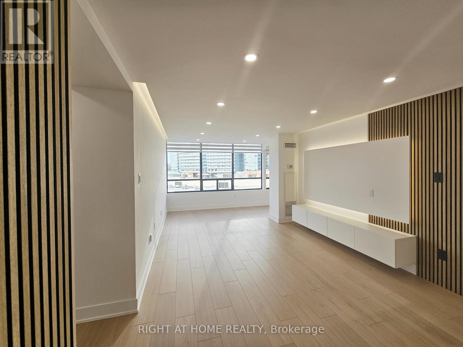 512 - 7460 Bathurst Street, Vaughan, Ontario  L4J 7K9 - Photo 2 - N12876114