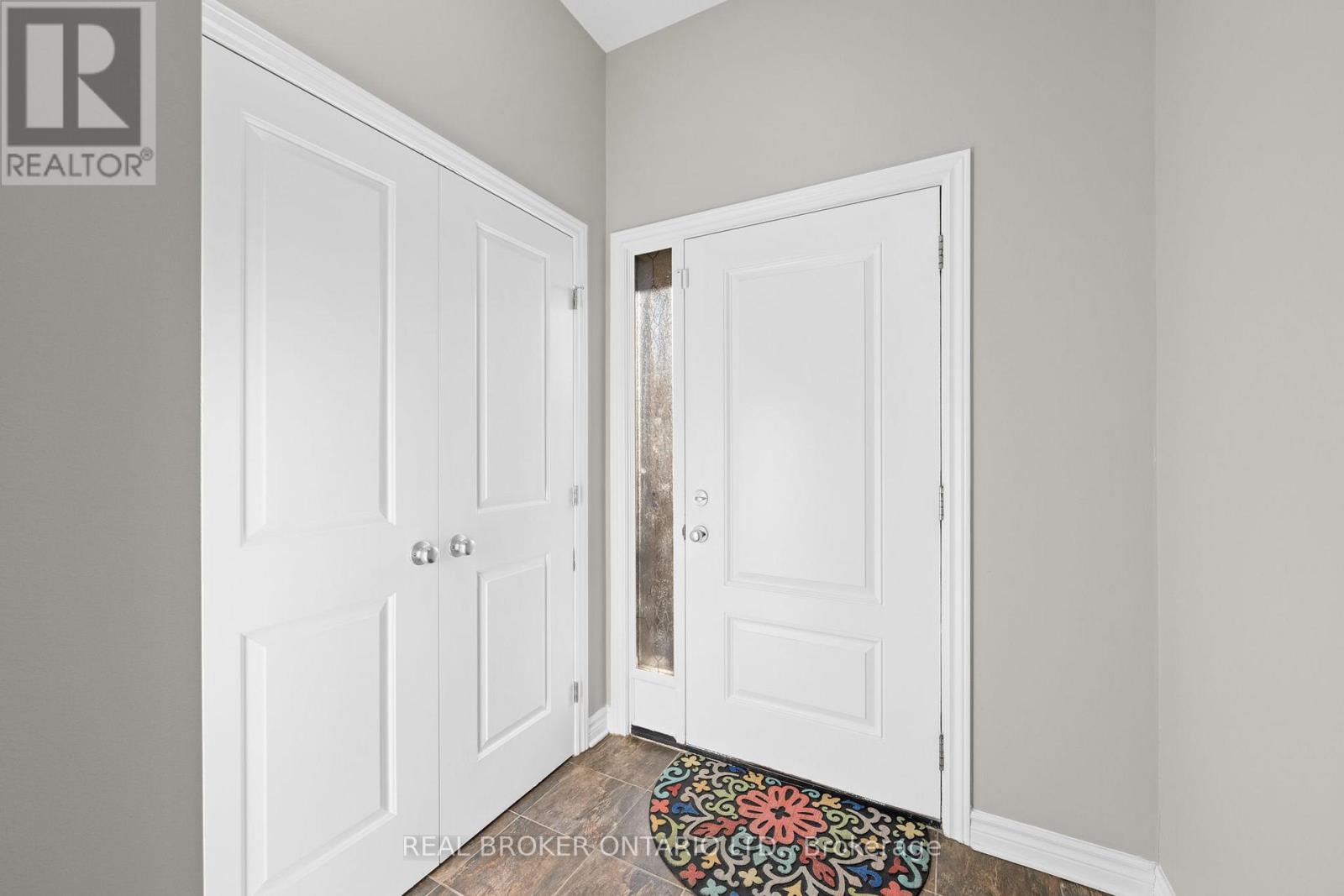 792 Cedar Creek Drive, Ottawa, Ontario  K1T 0M6 - Photo 5 - X12878098