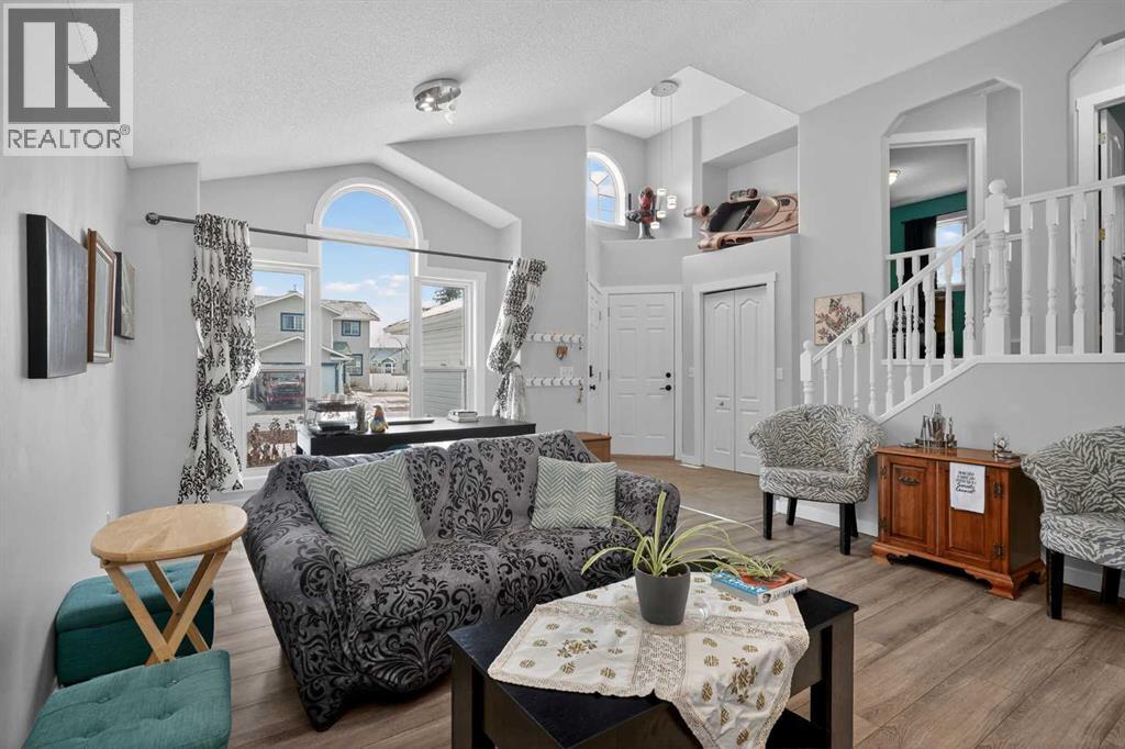 38 Canoe Circle Sw, Airdrie, Alberta  T4B 2L6 - Photo 5 - A2288202