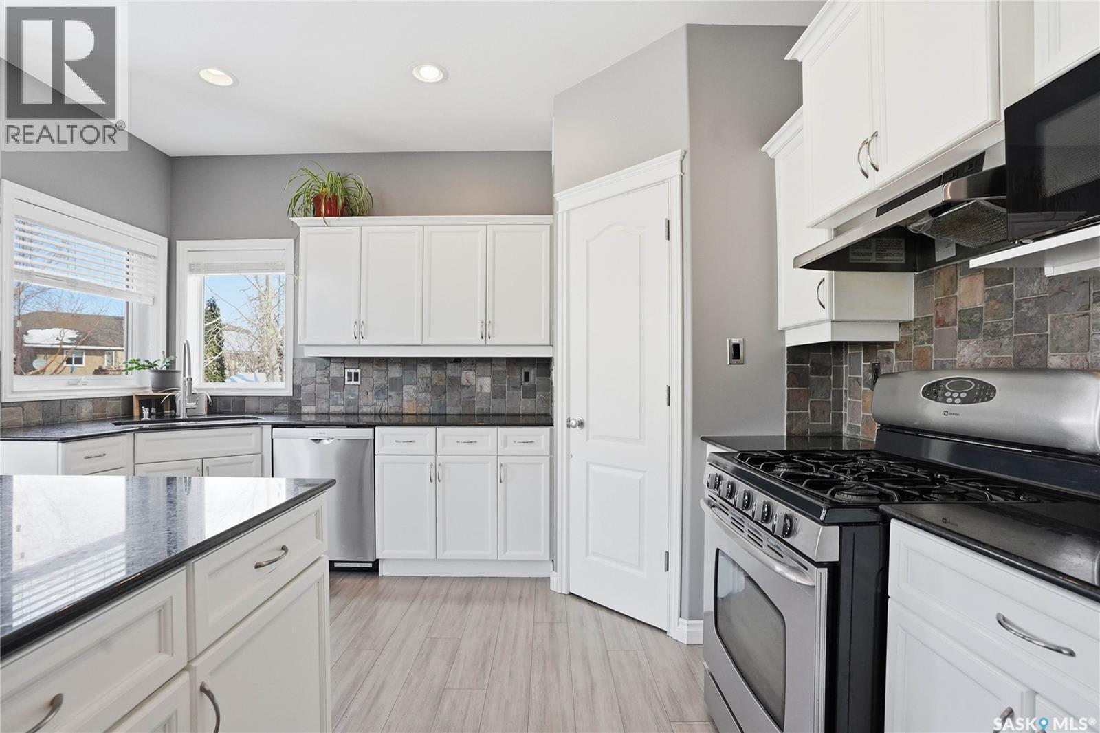 307 Beckett Green, Saskatoon, Saskatchewan  S7N 4W7 - Photo 11 - SK030287