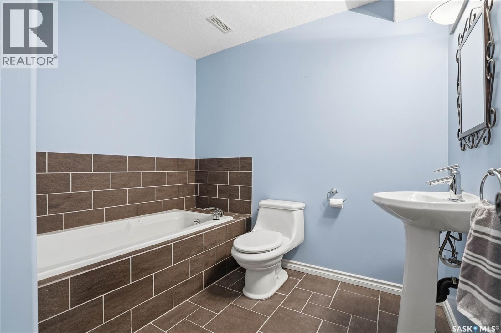 307 Beckett Green, Saskatoon, Saskatchewan  S7N 4W7 - Photo 40 - SK030287