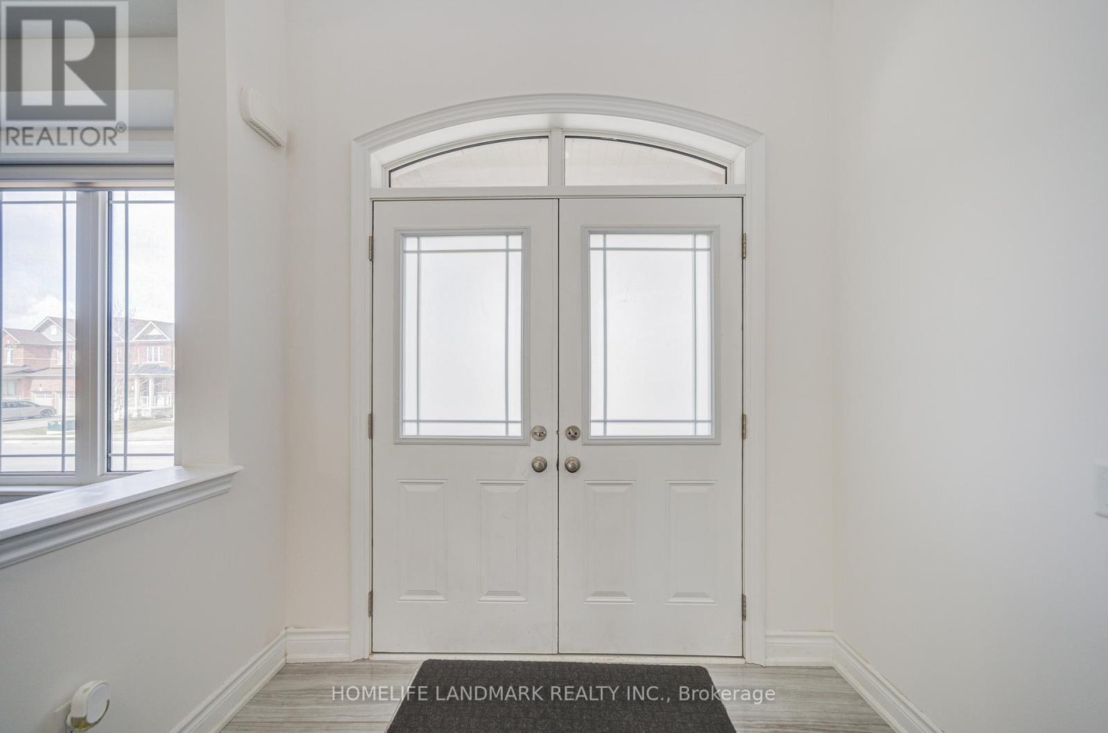 95 Walter English Drive, East Gwillimbury (Queensville), Ontario  L9N 0R8 - Photo 3 - N12868766