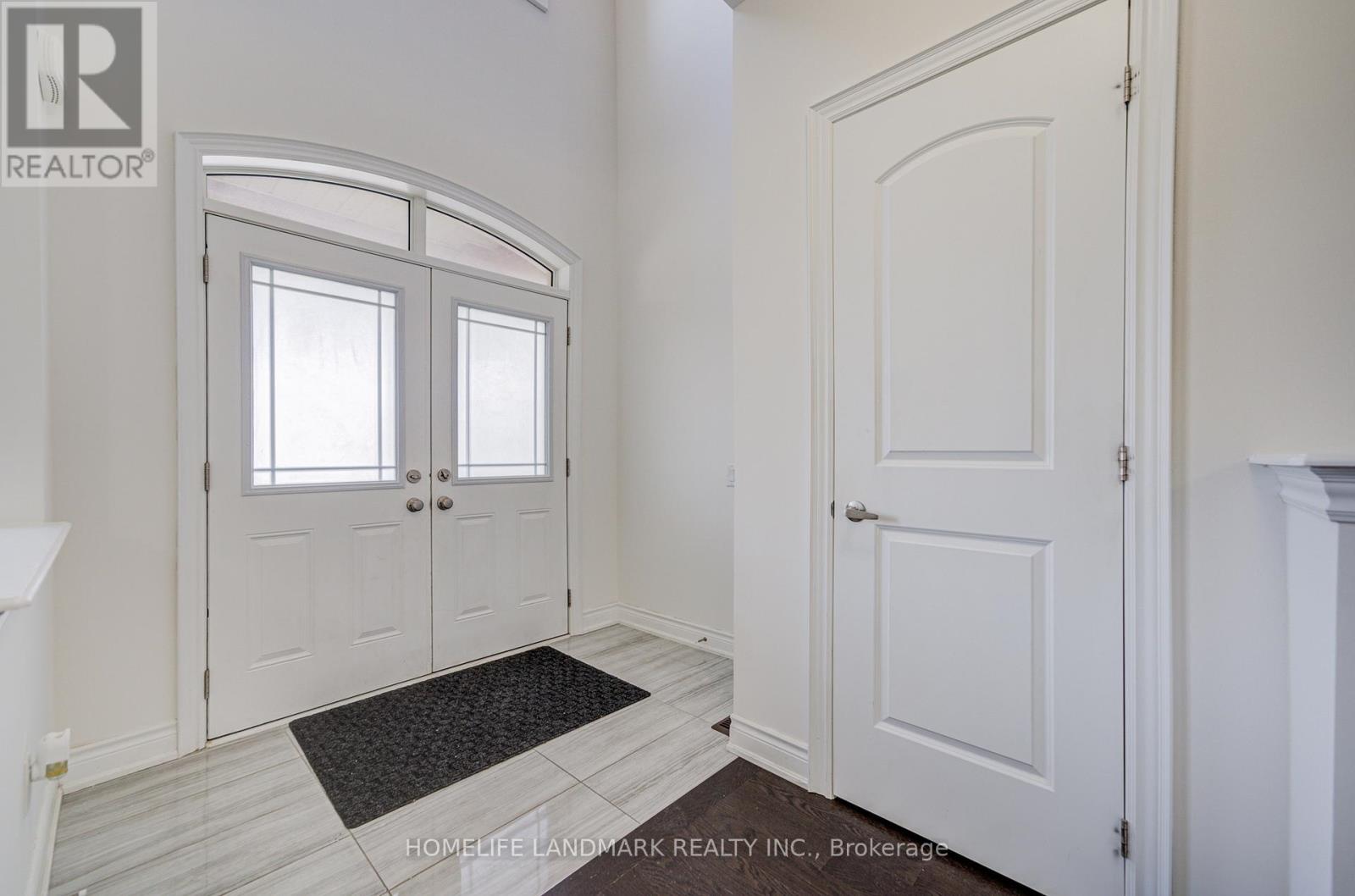 95 Walter English Drive, East Gwillimbury (Queensville), Ontario  L9N 0R8 - Photo 2 - N12868766