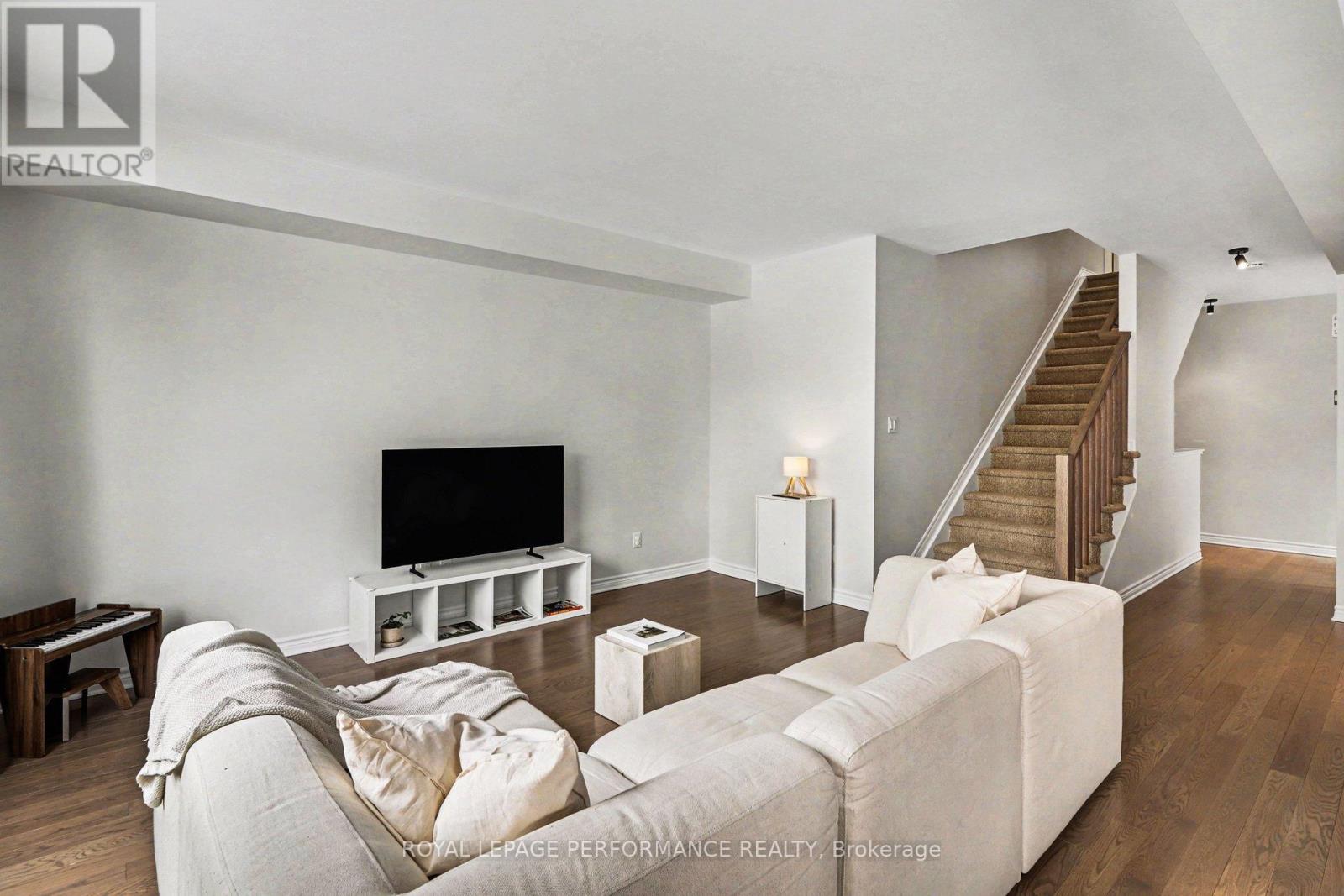 14 Academie Street, Russell, Ontario  K0A 1W0 - Photo 7 - X12878796