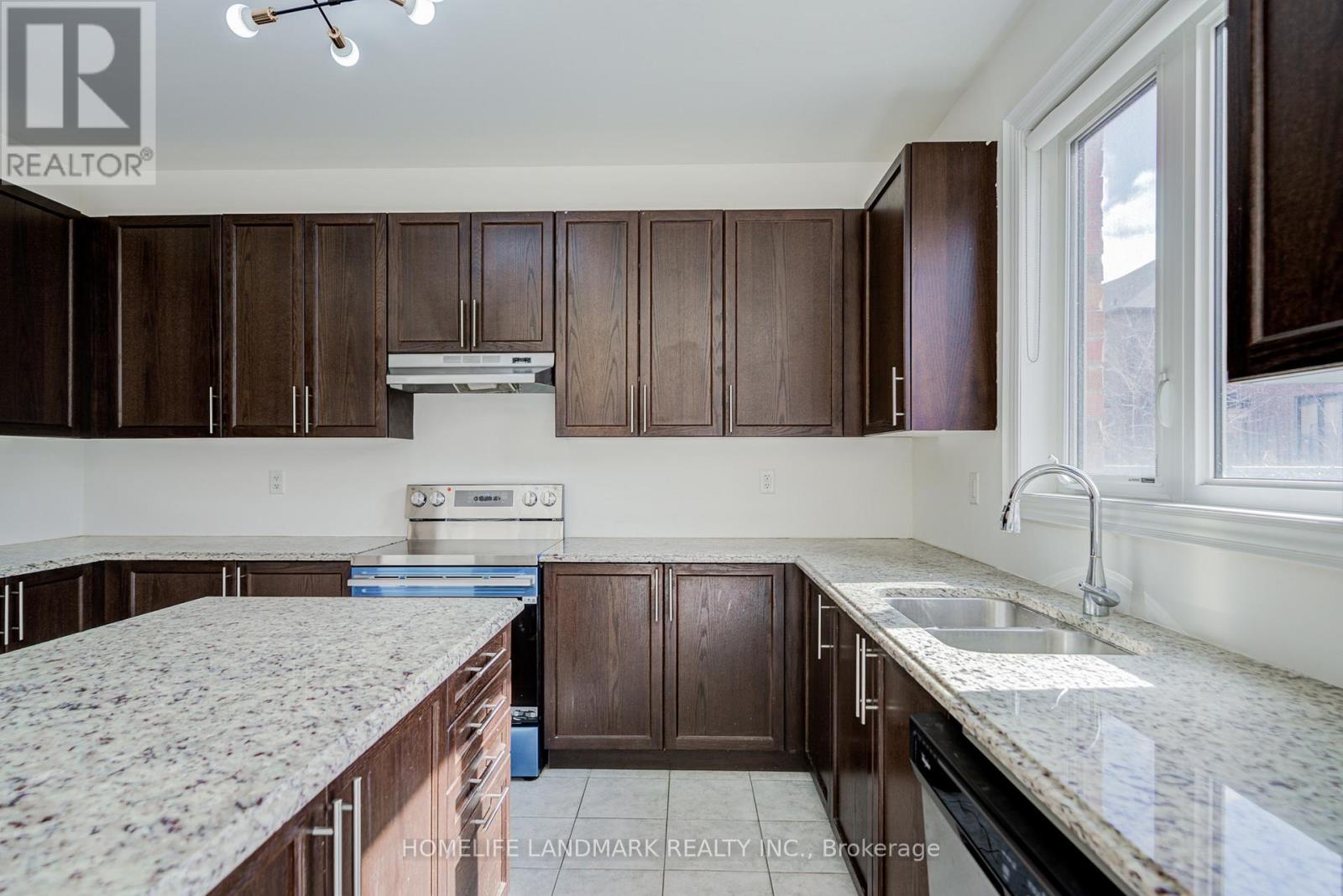 95 Walter English Drive, East Gwillimbury (Queensville), Ontario  L9N 0R8 - Photo 23 - N12868766