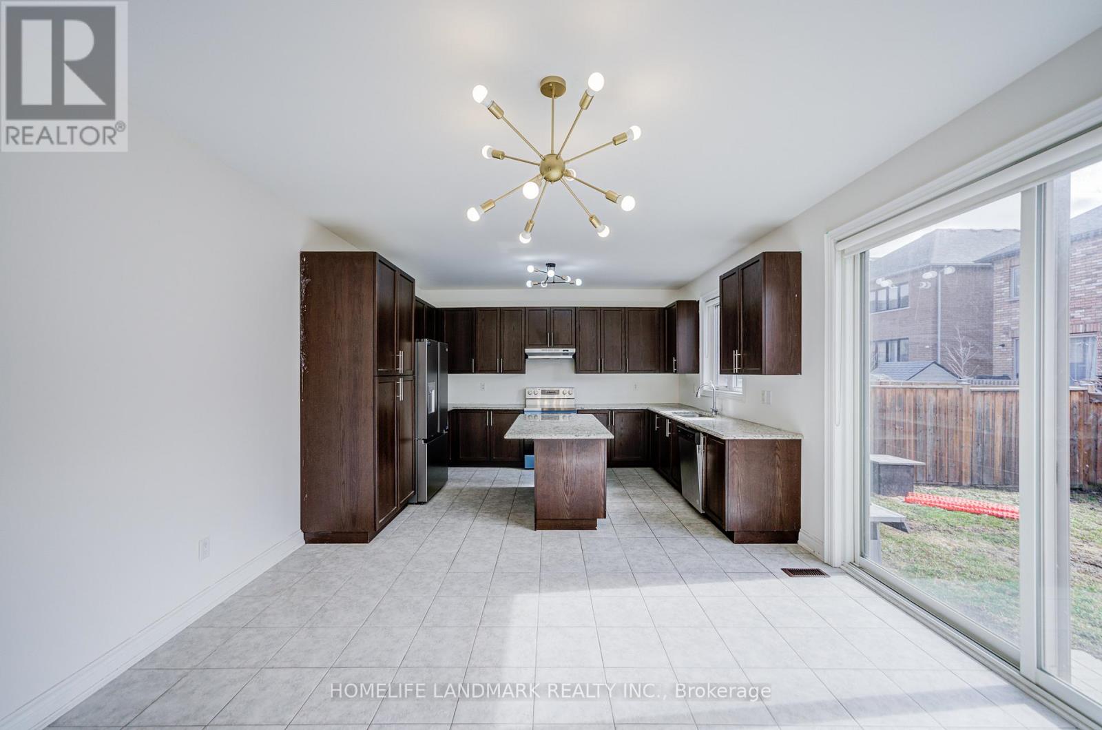 95 Walter English Drive, East Gwillimbury (Queensville), Ontario  L9N 0R8 - Photo 16 - N12868766