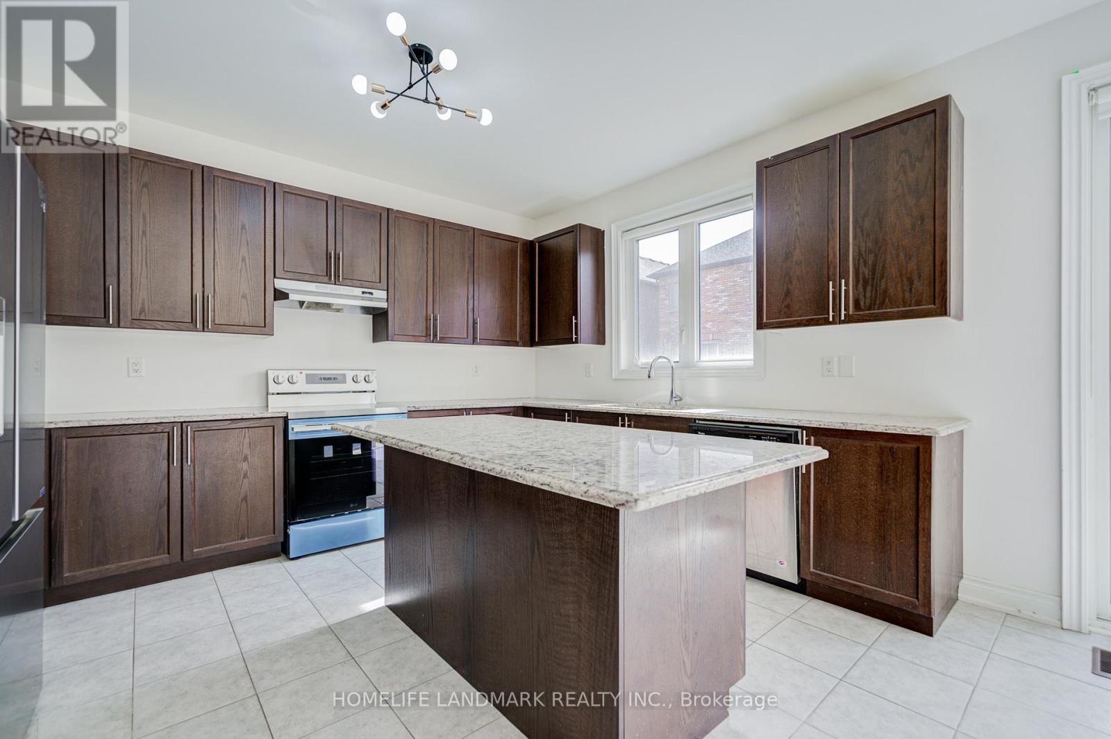 95 Walter English Drive, East Gwillimbury (Queensville), Ontario  L9N 0R8 - Photo 22 - N12868766