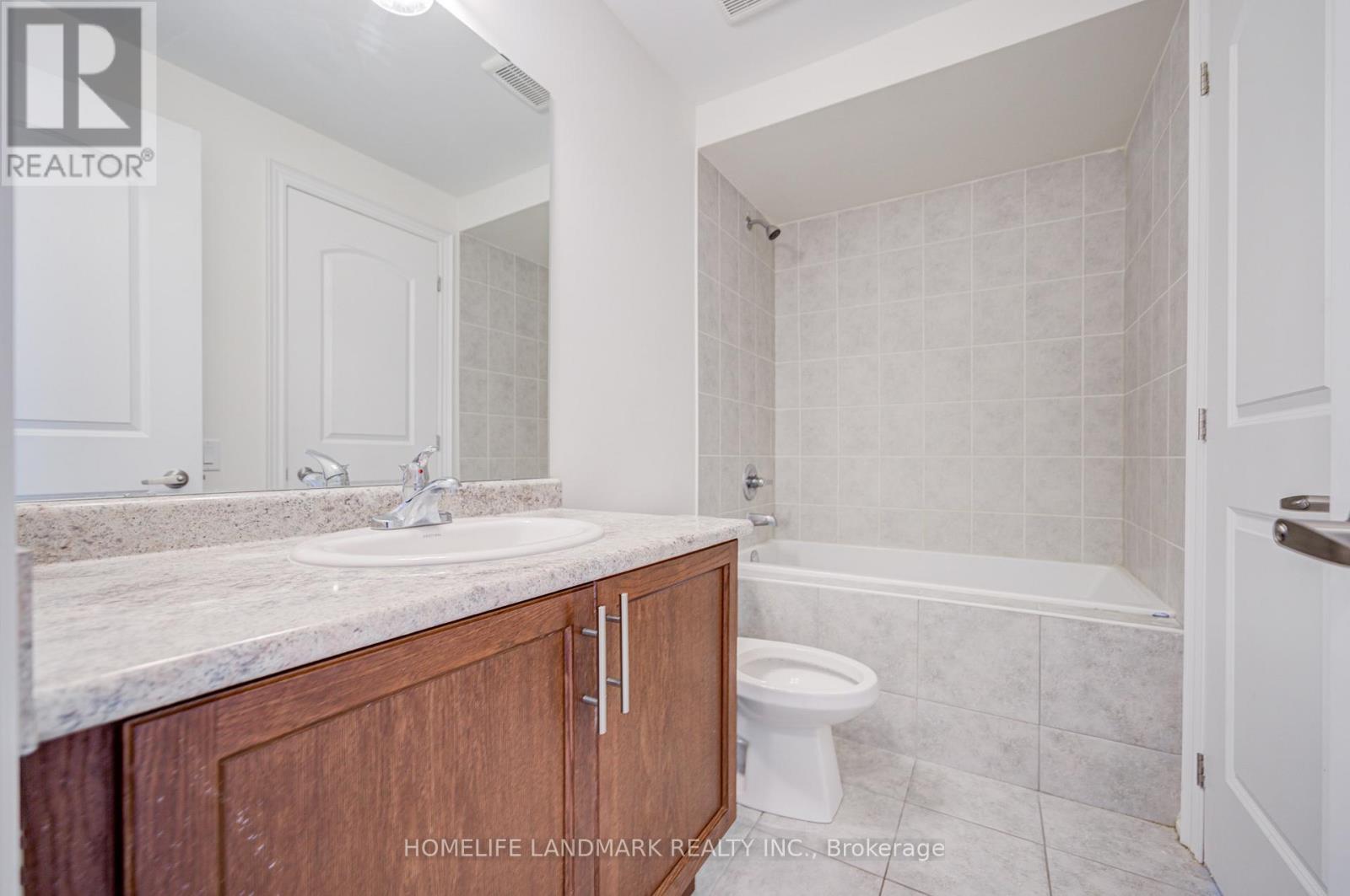 95 Walter English Drive, East Gwillimbury (Queensville), Ontario  L9N 0R8 - Photo 39 - N12868766