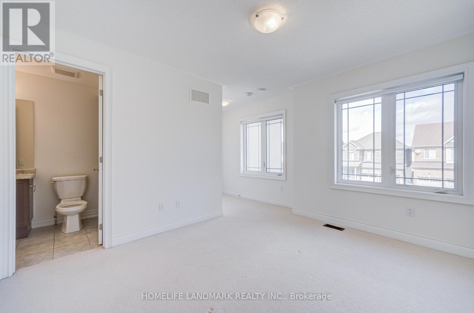 95 Walter English Drive, East Gwillimbury (Queensville), Ontario  L9N 0R8 - Photo 35 - N12868766