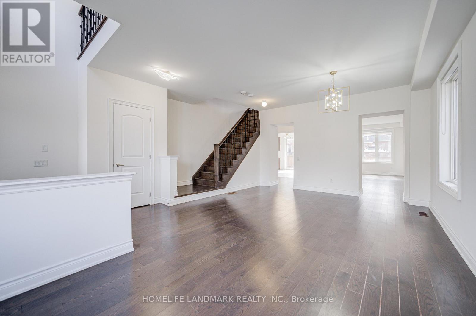 95 Walter English Drive, East Gwillimbury (Queensville), Ontario  L9N 0R8 - Photo 6 - N12868766