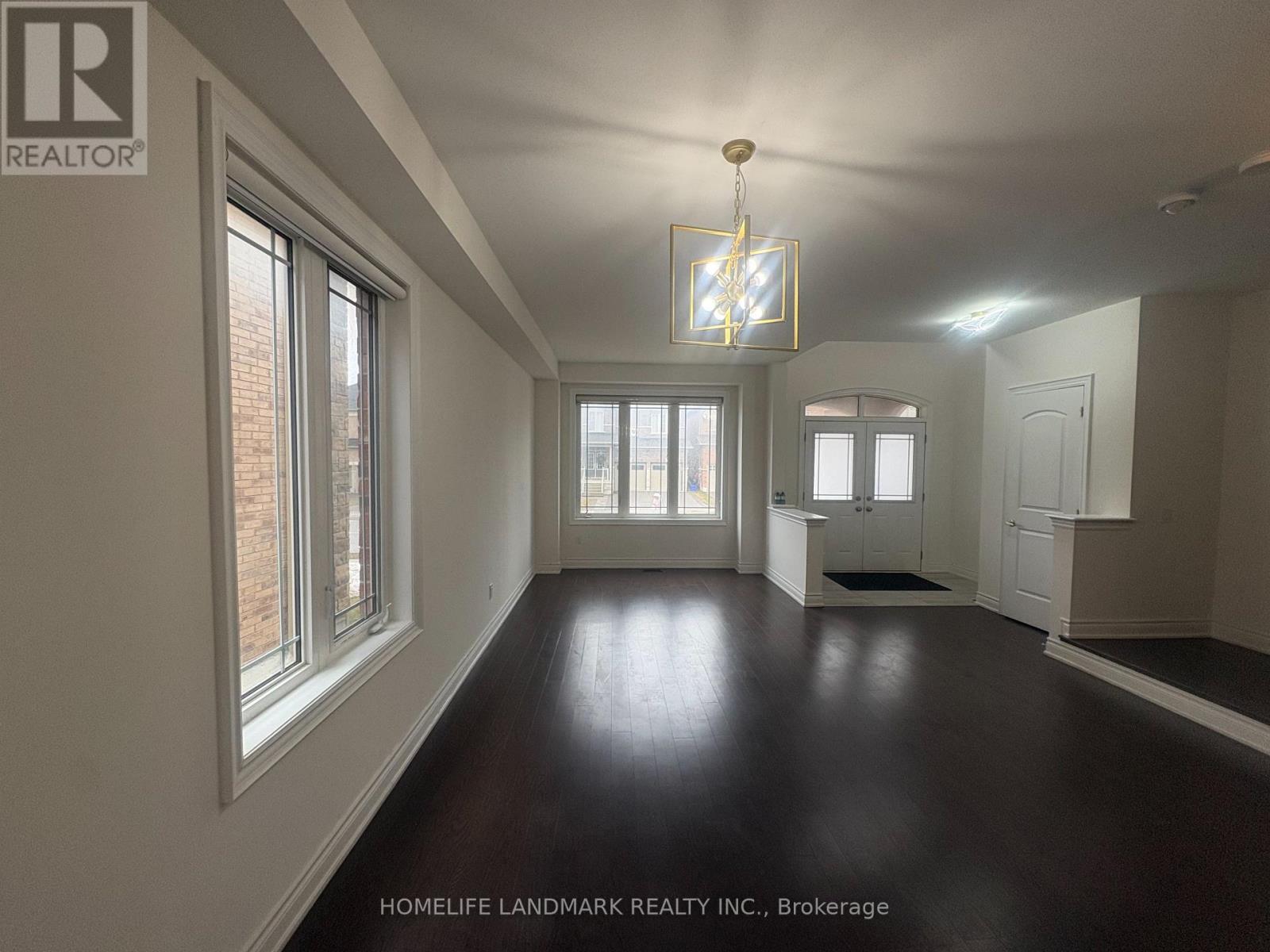 95 Walter English Drive, East Gwillimbury (Queensville), Ontario  L9N 0R8 - Photo 4 - N12868766