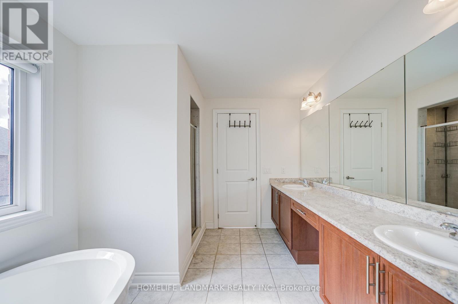 95 Walter English Drive, East Gwillimbury (Queensville), Ontario  L9N 0R8 - Photo 45 - N12868766