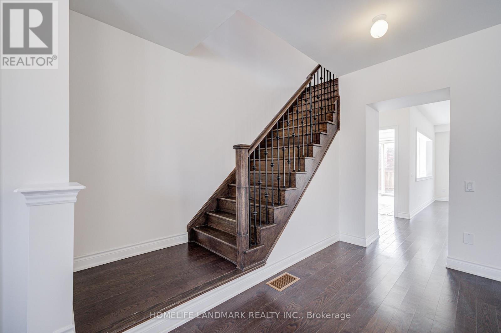 95 Walter English Drive, East Gwillimbury (Queensville), Ontario  L9N 0R8 - Photo 9 - N12868766