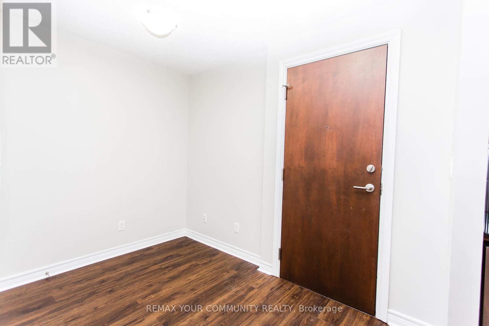 301 - 310 Burnhamthorpe Road, Mississauga (City Centre), Ontario  L5B 4P9 - Photo 5 - W12829172