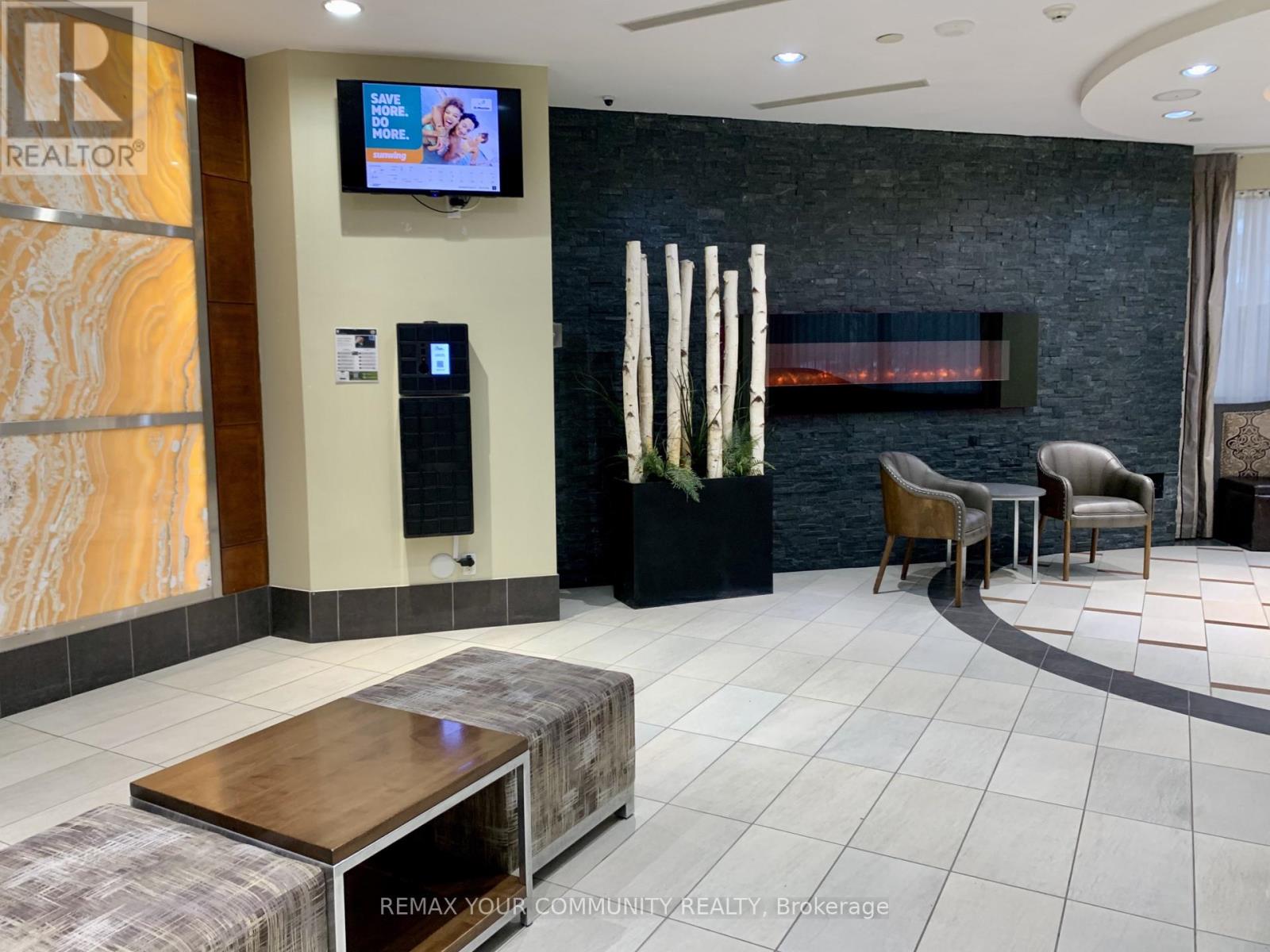 301 - 310 Burnhamthorpe Road, Mississauga (City Centre), Ontario  L5B 4P9 - Photo 2 - W12829172