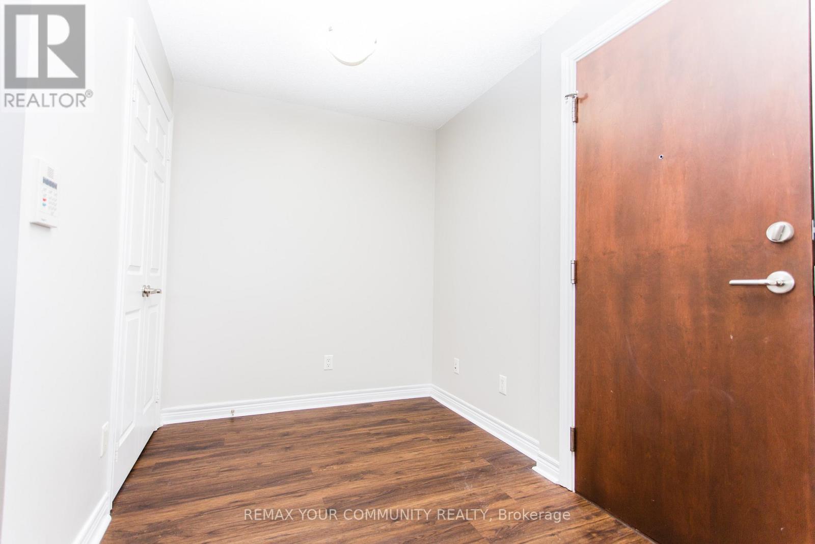 301 - 310 Burnhamthorpe Road, Mississauga (City Centre), Ontario  L5B 4P9 - Photo 6 - W12829172