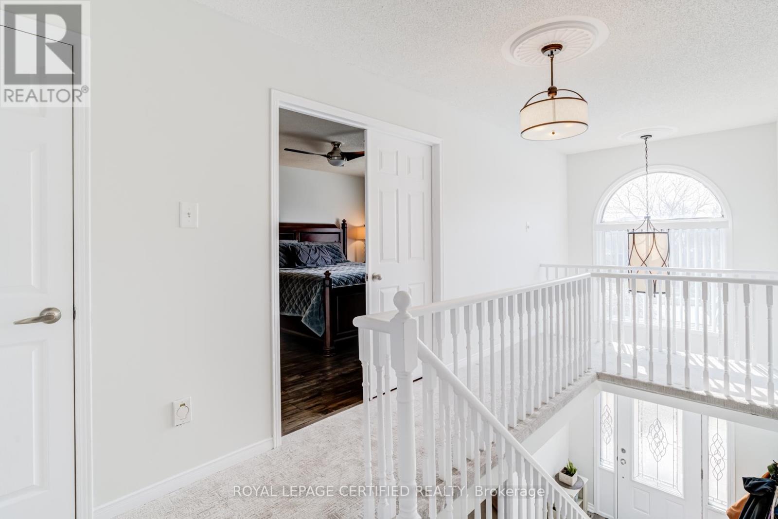 2197 Oakridge Crescent, Burlington, Ontario  L7M 4C8 - Photo 19 - W12878784