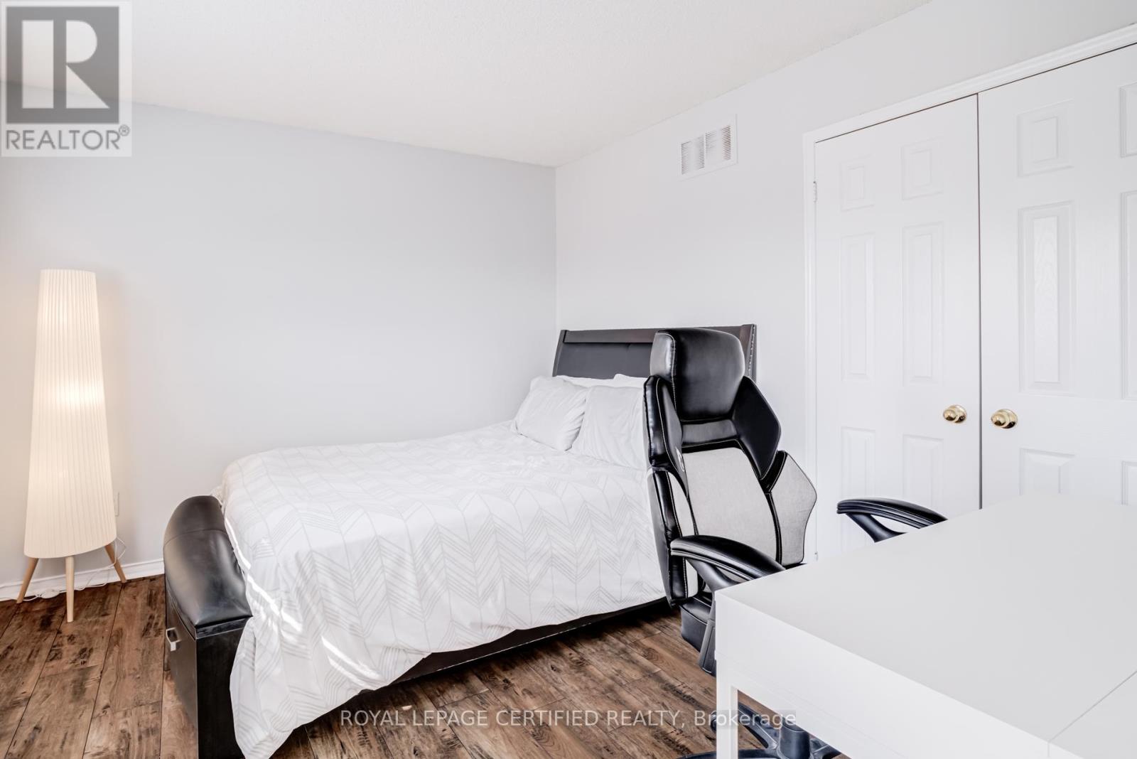 2197 Oakridge Crescent, Burlington, Ontario  L7M 4C8 - Photo 28 - W12878784