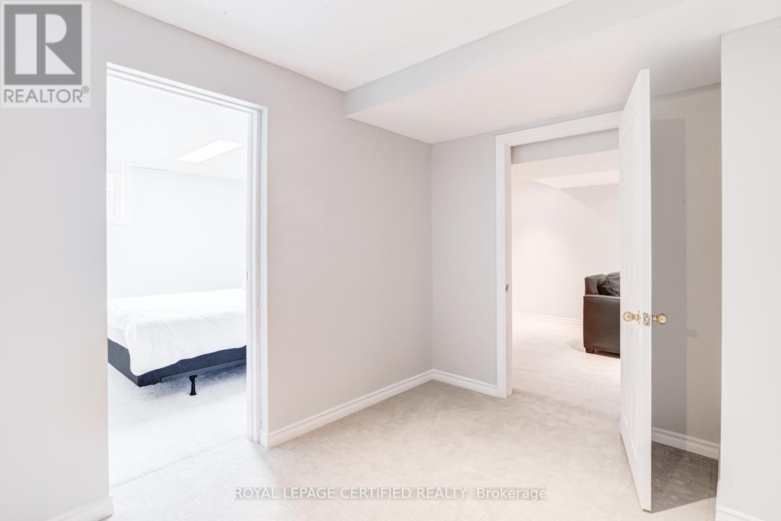 2197 Oakridge Crescent, Burlington, Ontario  L7M 4C8 - Photo 32 - W12878784