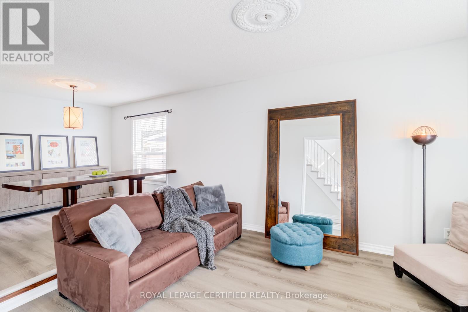 2197 Oakridge Crescent, Burlington, Ontario  L7M 4C8 - Photo 4 - W12878784