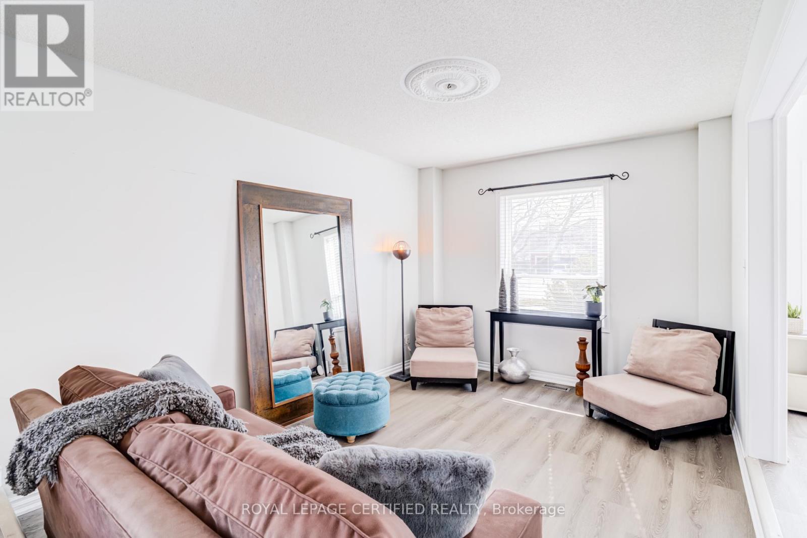 2197 Oakridge Crescent, Burlington, Ontario  L7M 4C8 - Photo 5 - W12878784