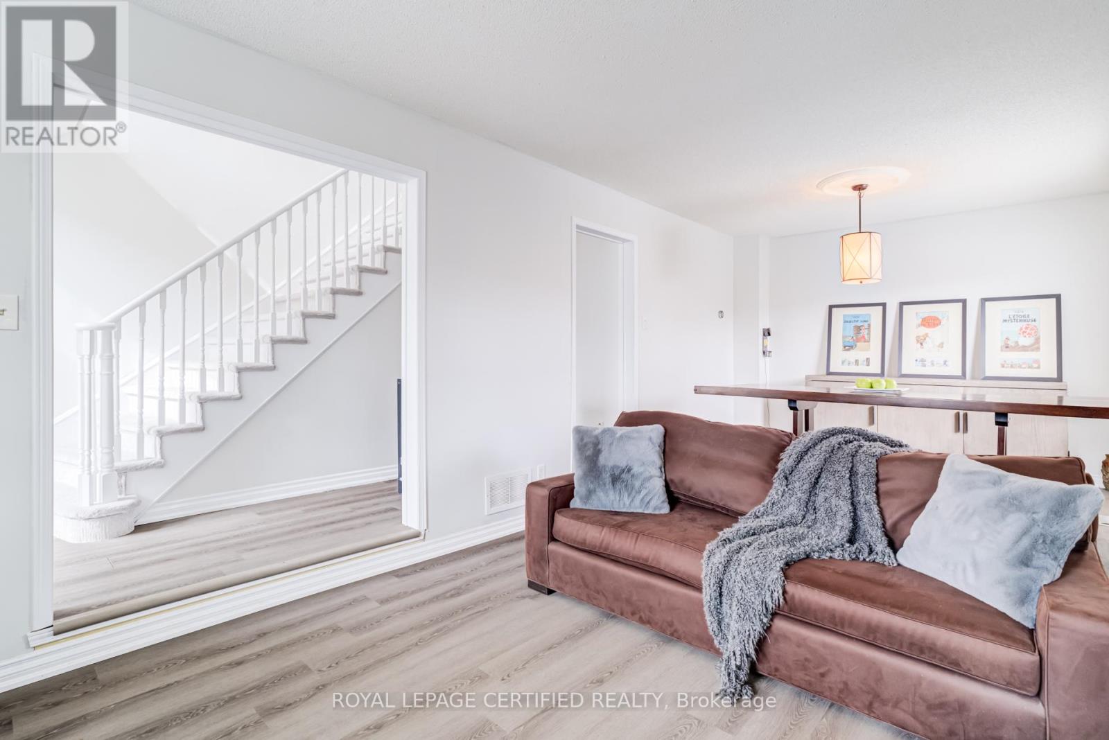 2197 Oakridge Crescent, Burlington, Ontario  L7M 4C8 - Photo 6 - W12878784