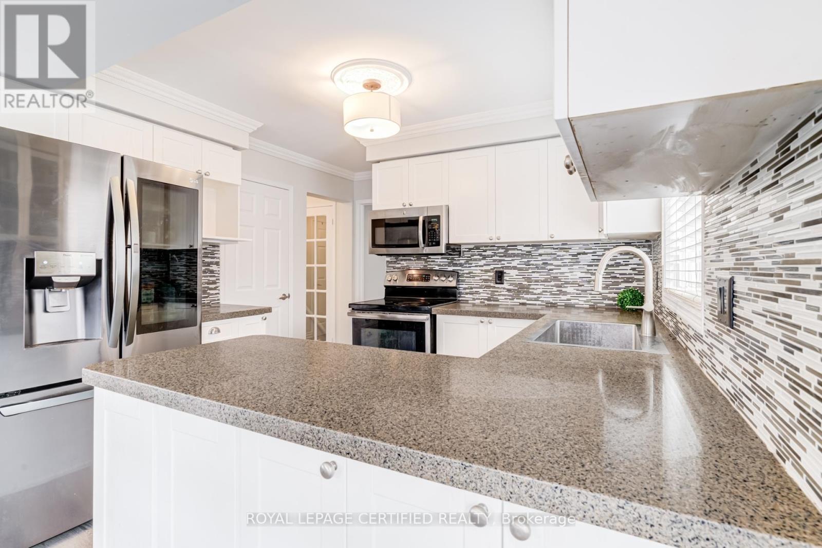 2197 Oakridge Crescent, Burlington, Ontario  L7M 4C8 - Photo 9 - W12878784