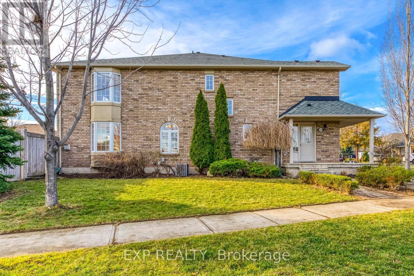 2376 Highcroft Road, Oakville, Ontario  L6M 4Y6 - Photo 2 - W12878810