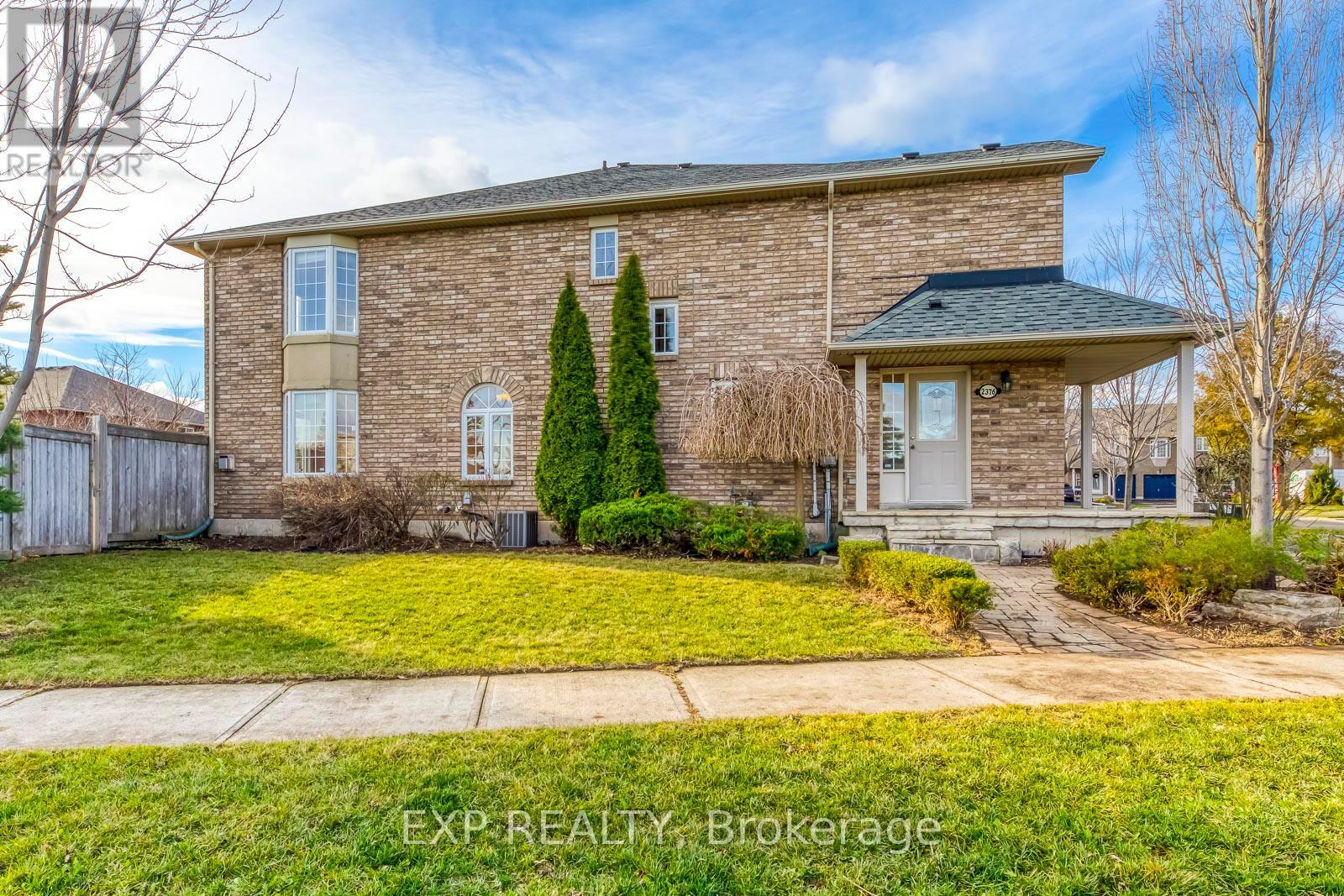 2376 Highcroft Road, Oakville, Ontario  L6M 4Y6 - Photo 3 - W12878810