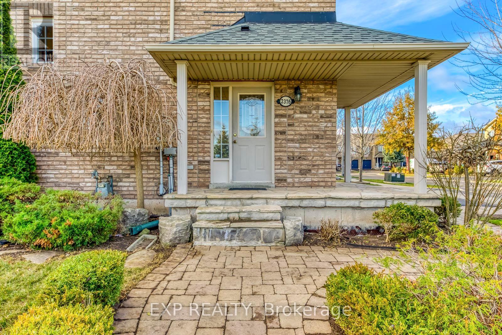 2376 Highcroft Road, Oakville, Ontario  L6M 4Y6 - Photo 4 - W12878810