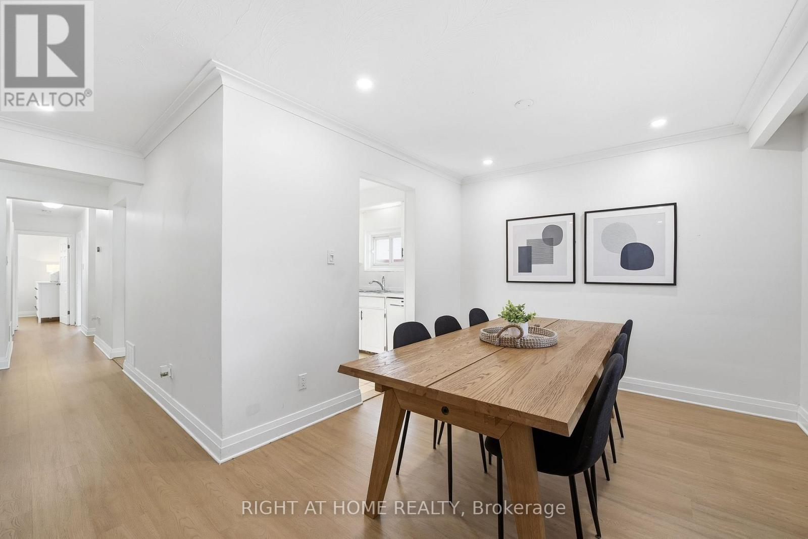 322 Melores Drive, Burlington, Ontario  L7L 4T8 - Photo 12 - W12878814