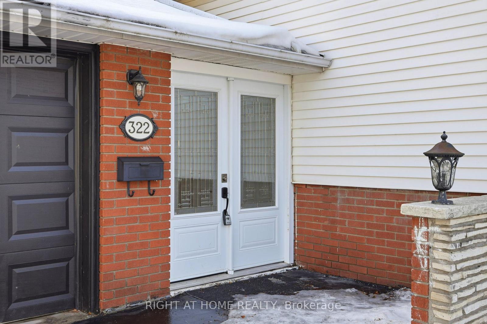 322 Melores Drive, Burlington, Ontario  L7L 4T8 - Photo 3 - W12878814