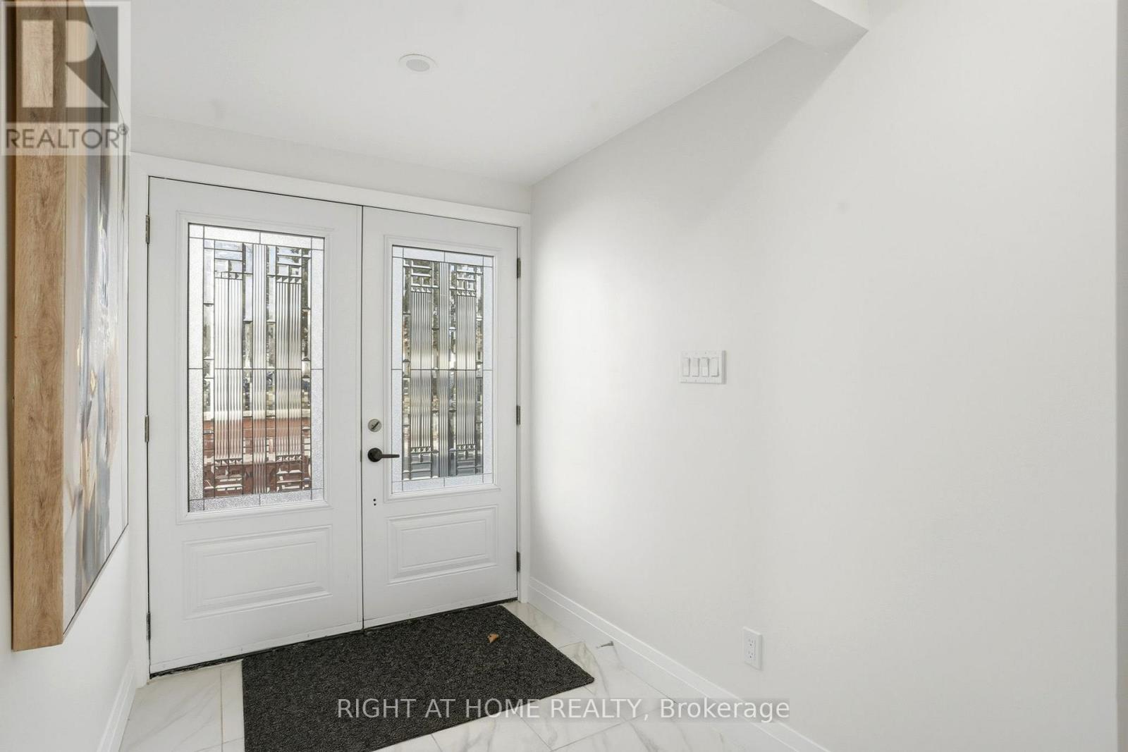 322 Melores Drive, Burlington, Ontario  L7L 4T8 - Photo 4 - W12878814