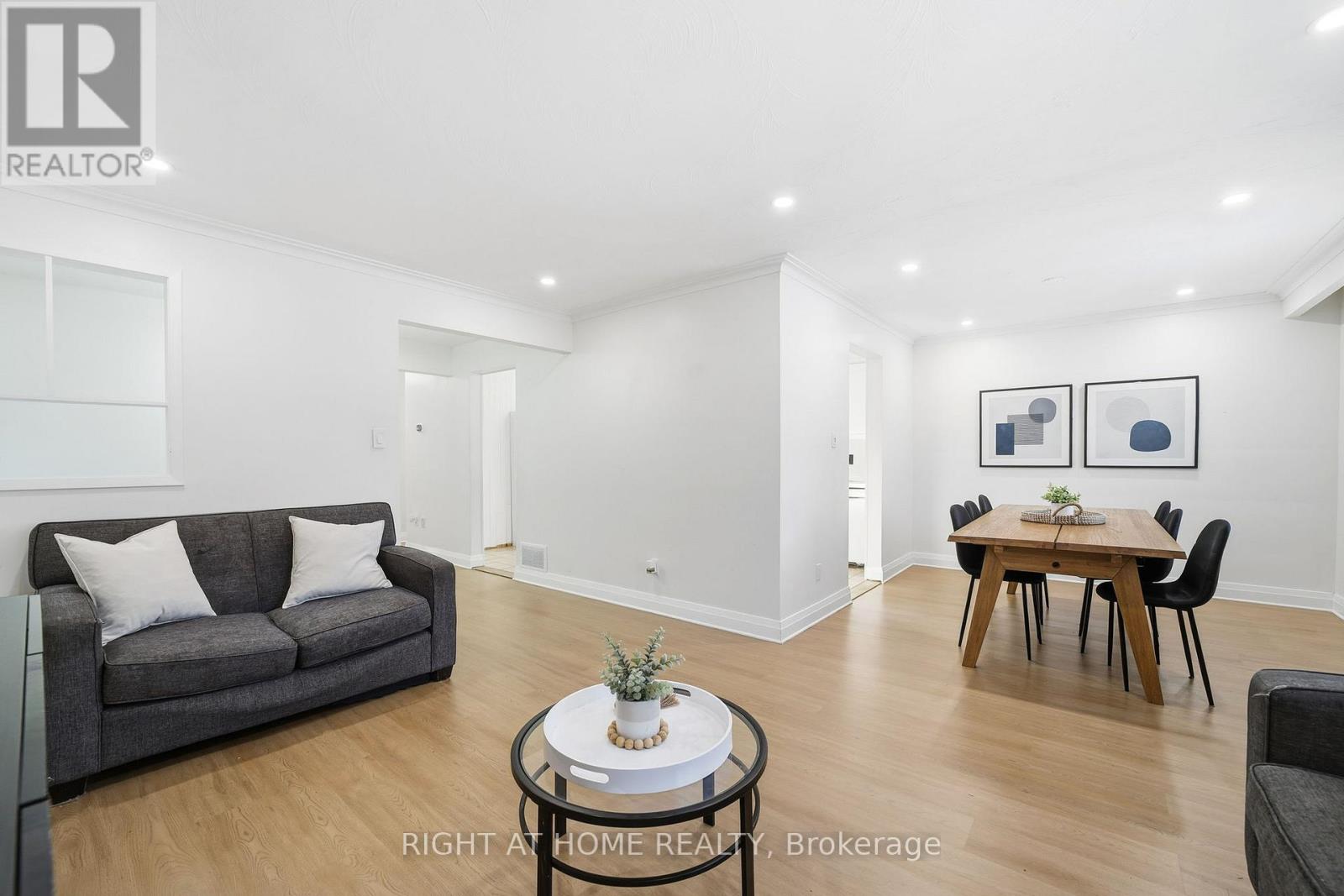 322 Melores Drive, Burlington, Ontario  L7L 4T8 - Photo 9 - W12878814