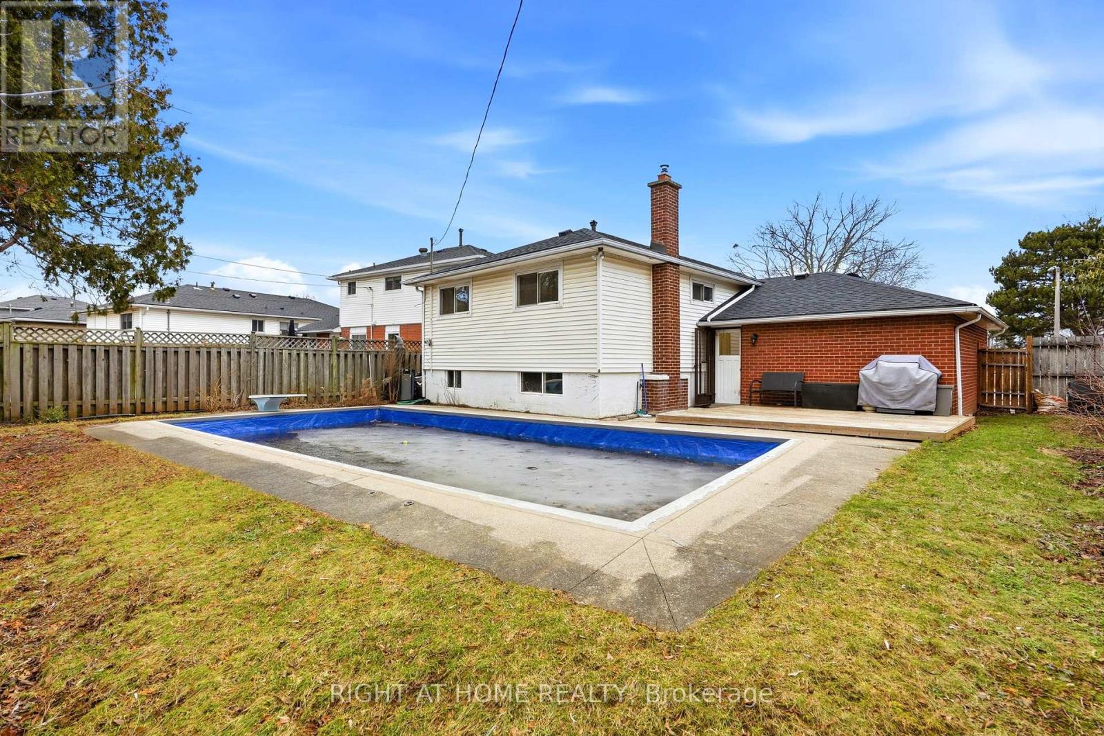 322 Melores Drive, Burlington, Ontario  L7L 4T8 - Photo 29 - W12878814