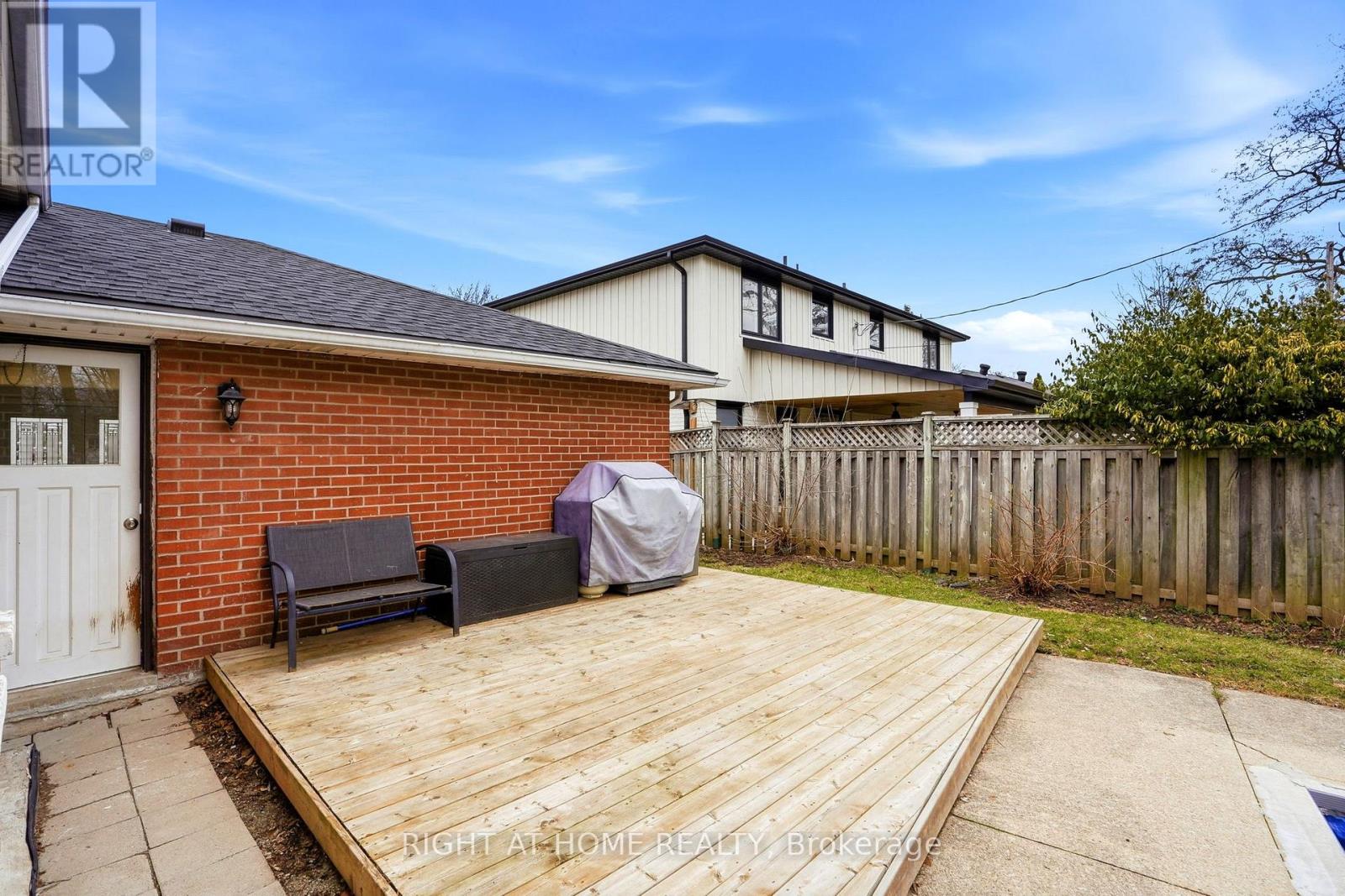 322 Melores Drive, Burlington, Ontario  L7L 4T8 - Photo 31 - W12878814