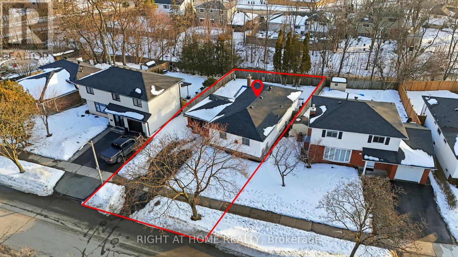 322 Melores Drive, Burlington, Ontario  L7L 4T8 - Photo 33 - W12878814