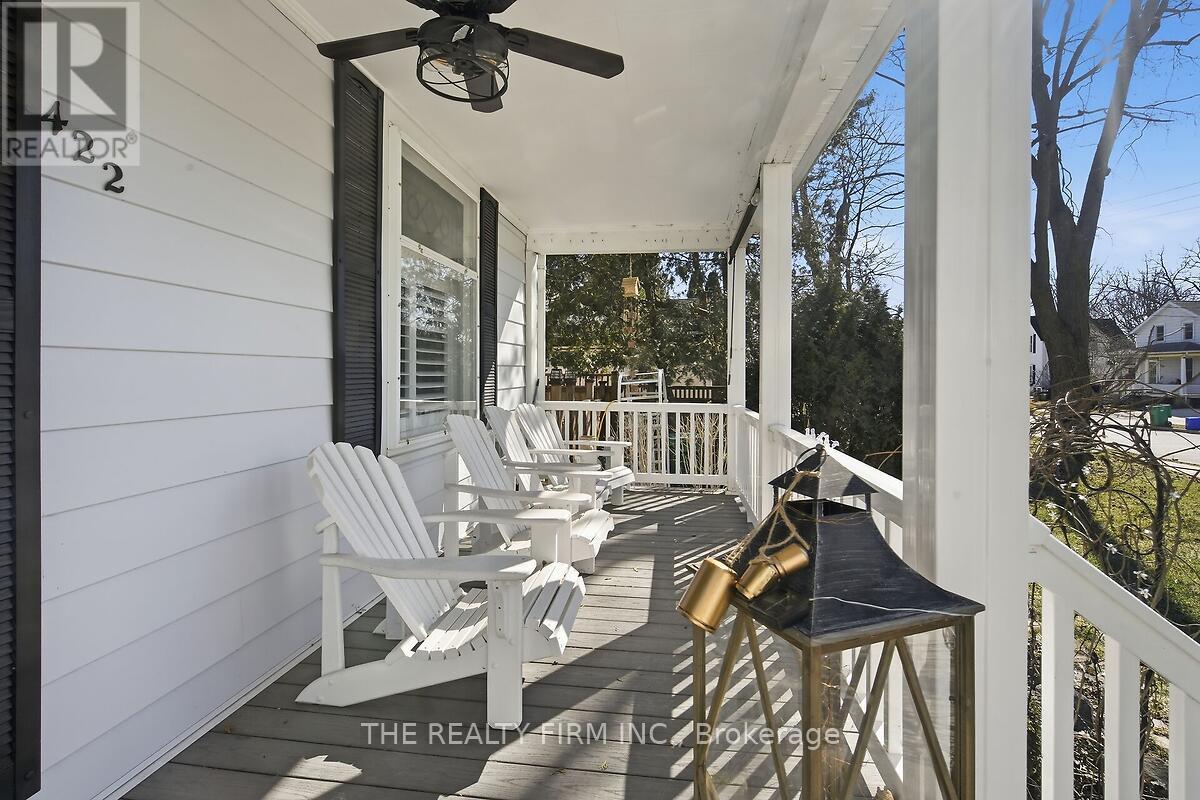 422 Greenfield Street, Petrolia, Ontario  N0N 1R0 - Photo 3 - X12878840