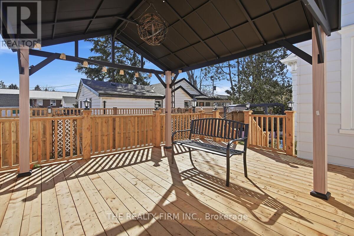 422 Greenfield Street, Petrolia, Ontario  N0N 1R0 - Photo 37 - X12878840