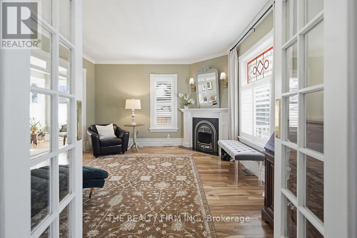 422 Greenfield Street, Petrolia, Ontario  N0N 1R0 - Photo 5 - X12878840