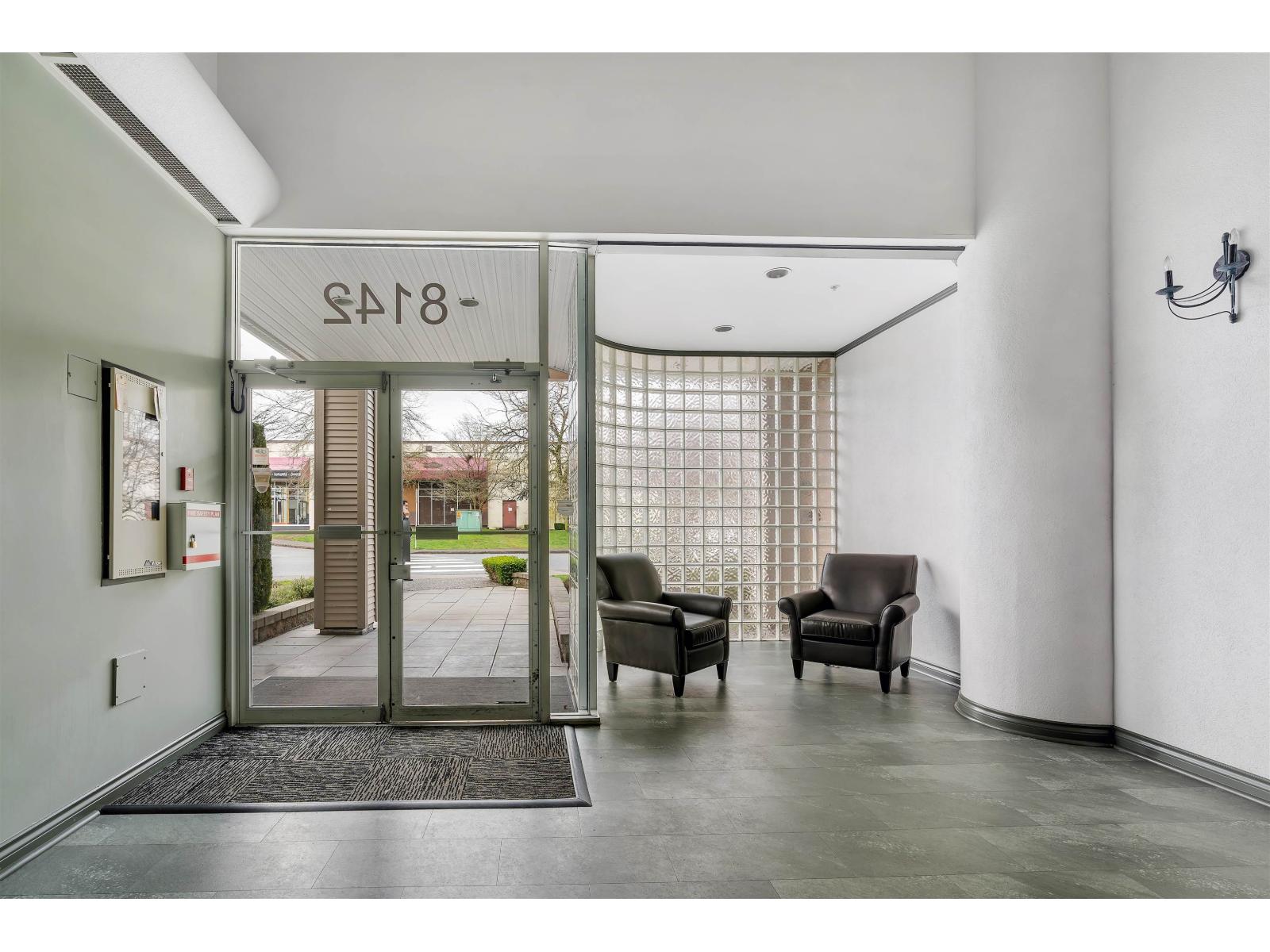 203 8142 120a Street, Surrey, British Columbia  V3W 0N1 - Photo 2 - R3099082