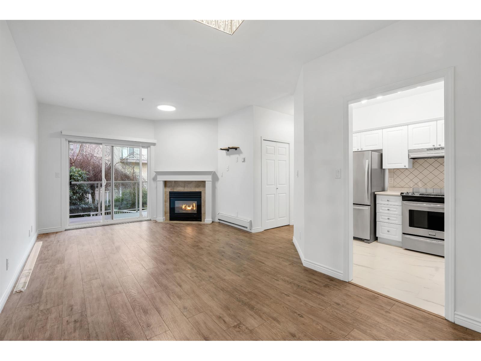 203 8142 120a Street, Surrey, British Columbia  V3W 0N1 - Photo 4 - R3099082