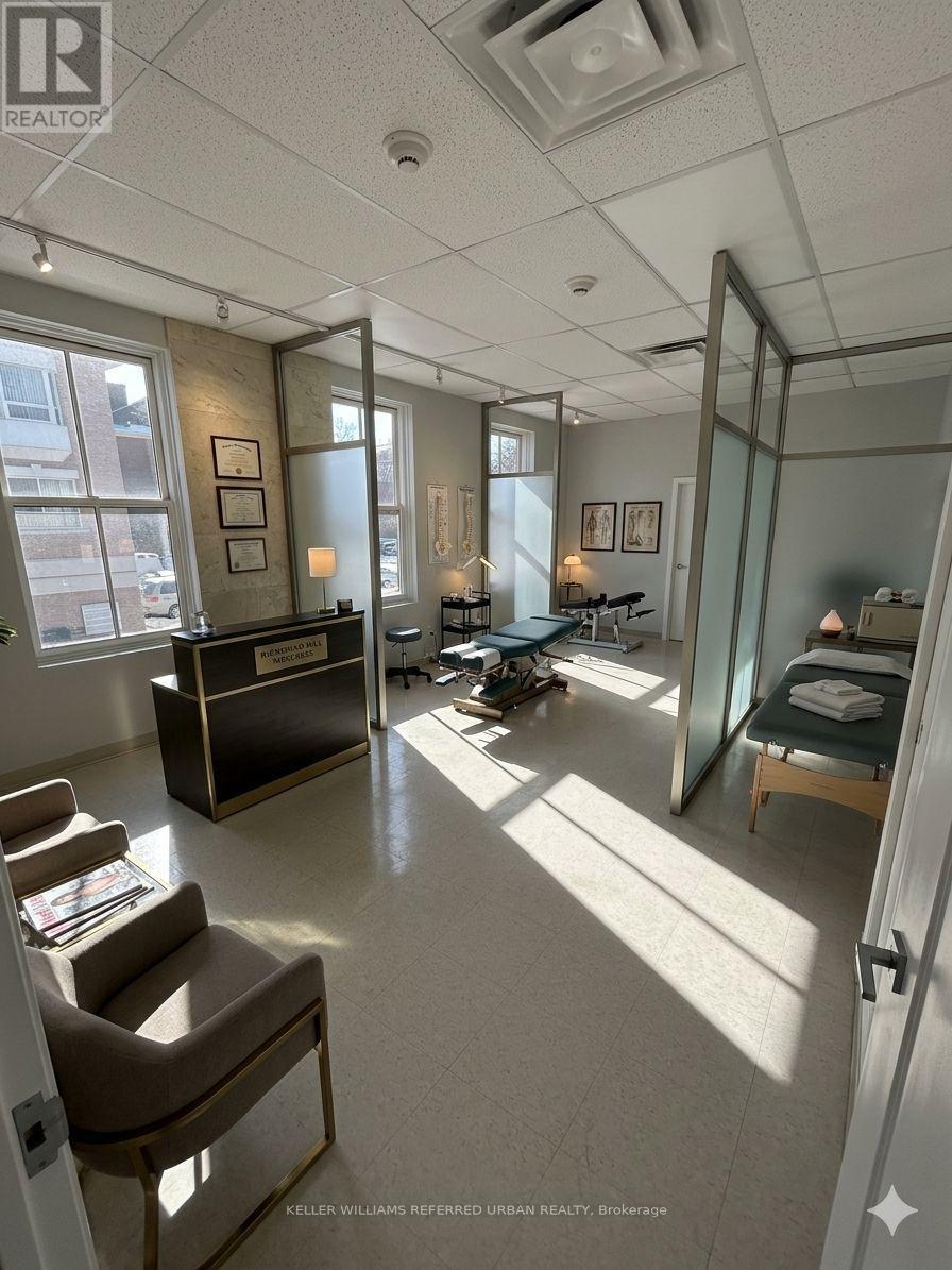 202 - 10132 Yonge Street, Richmond Hill (Mill Pond), Ontario  L4C 1T6 - Photo 3 - N12878838